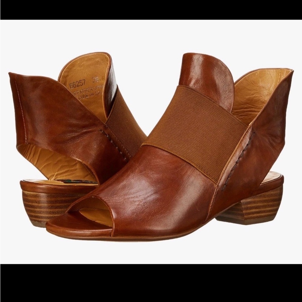 Everybody by BZ Moda Brown leather open toes sandals stacked heal 39.5/ 8.5